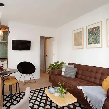 Apartment 205 Serenity *